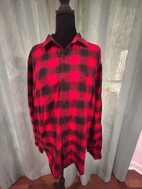 Men’s Gap Red Black Buffalo Plaid Long Sleeve Flannel Button-Up Shirt